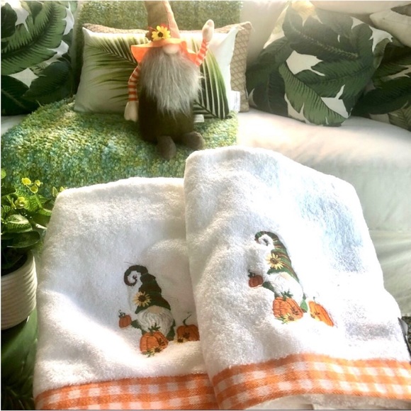 NWT! Fall Thanksgiving Gnome Kitchen Towels Set 4 - Picture 6 of 6